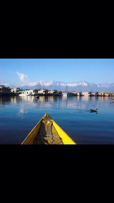 Houseboat Holiday Home Srīnagar Exterior foto